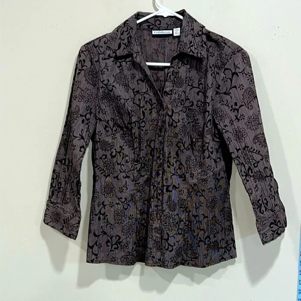 Beautiful Button Down Shirt By Croft & Barrow. Size Medium Petite.